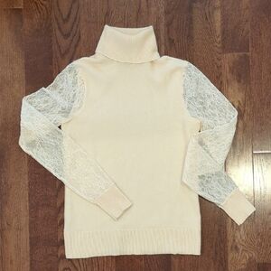 Bloomingdale's 100% Cashmere Turtle Neck Sweater